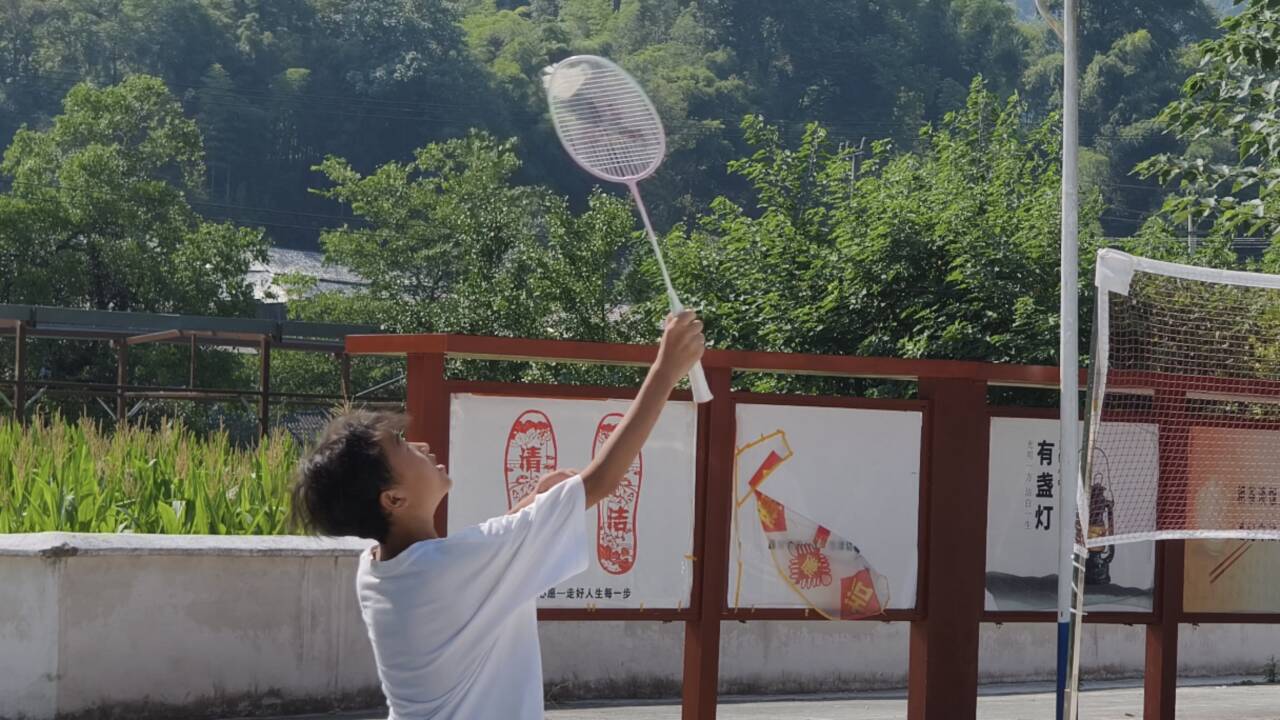 打羽毛球